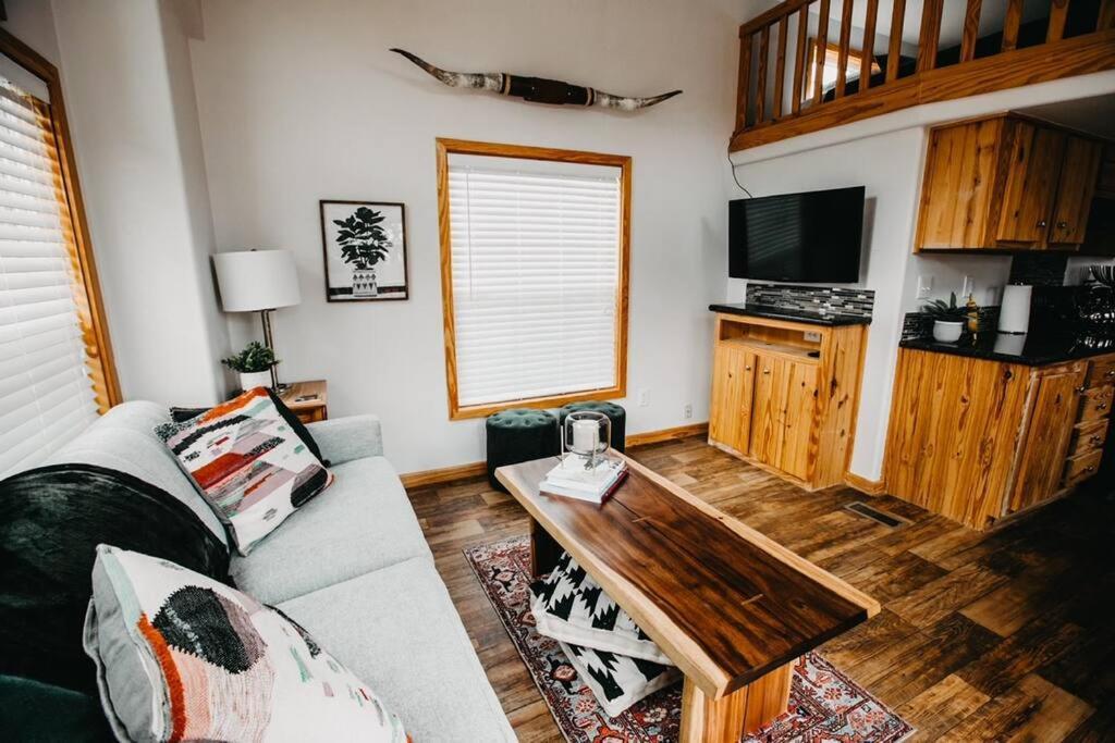 The Longhorn Cabin - Cabins At Rim Rock Austin Buitenkant foto